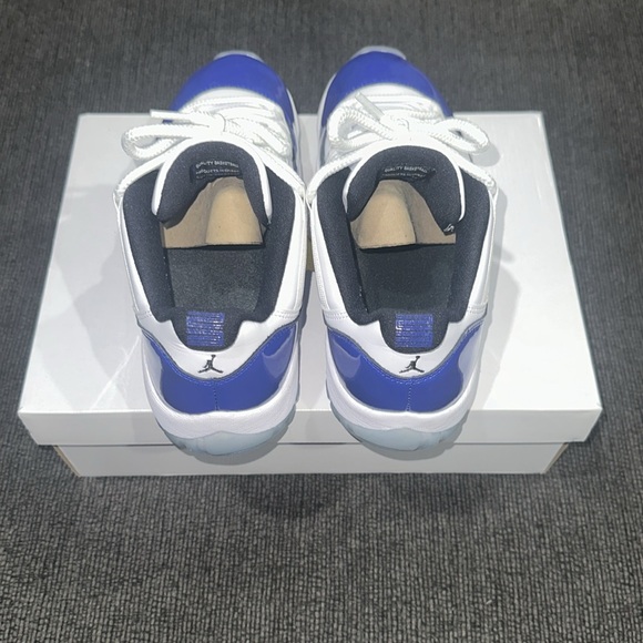 Jordan 11 Retro Low - Picture 4 of 10